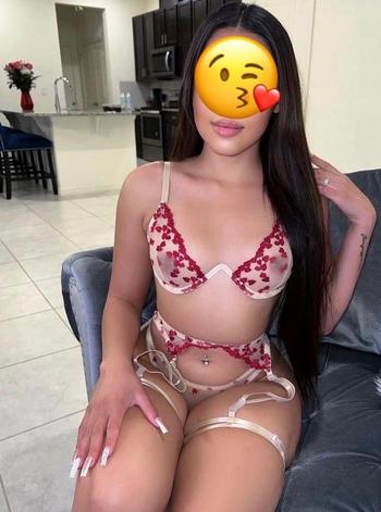 Jennifer , 24  female escort, Tri-Cities