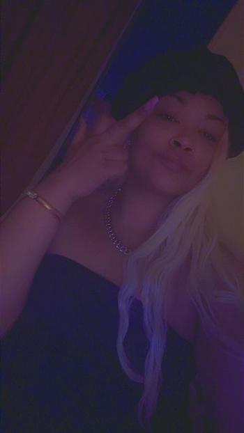 Light bright, 28  female escort, Tri-Cities