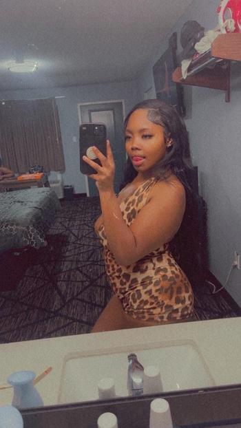 Cinn, 22  female escort, Tri-Cities