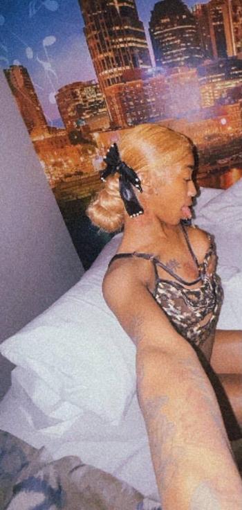 Chinali , 20  female escort, Tri-Cities