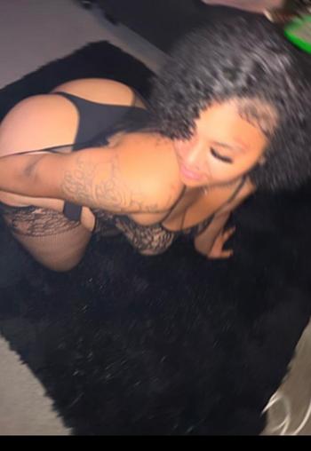 Juicyyy, 24  female escort, Tri-Cities